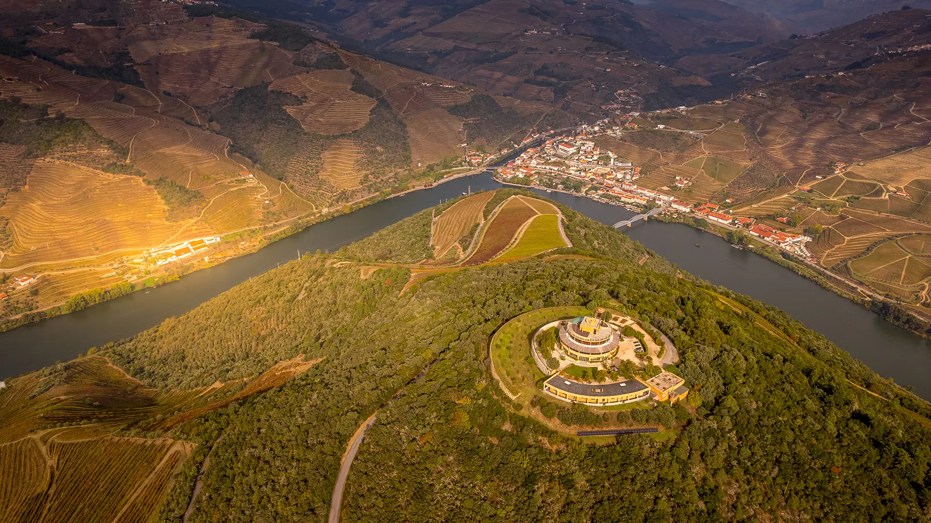 Douro Panorama Valley, Alojamento local no Pinhão, Vistas panorâmicas Douro, Quartos com vista rio, Refúgio tranquilo, Turismo rural