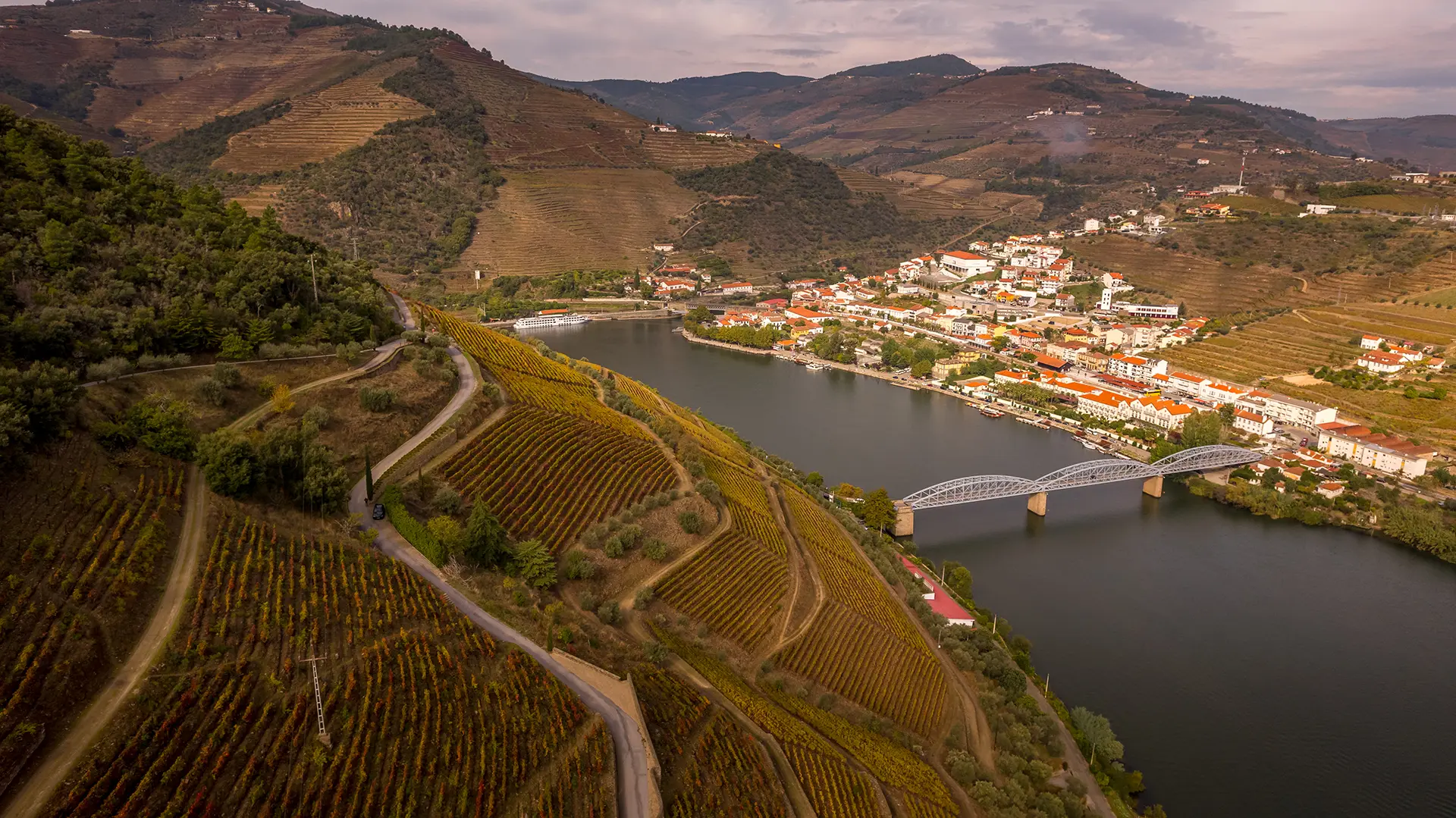 Douro Panorama Valley, Alojamento local no Pinhão, Vistas panorâmicas Douro, Quartos com vista rio, Refúgio tranquilo, Turismo rural
