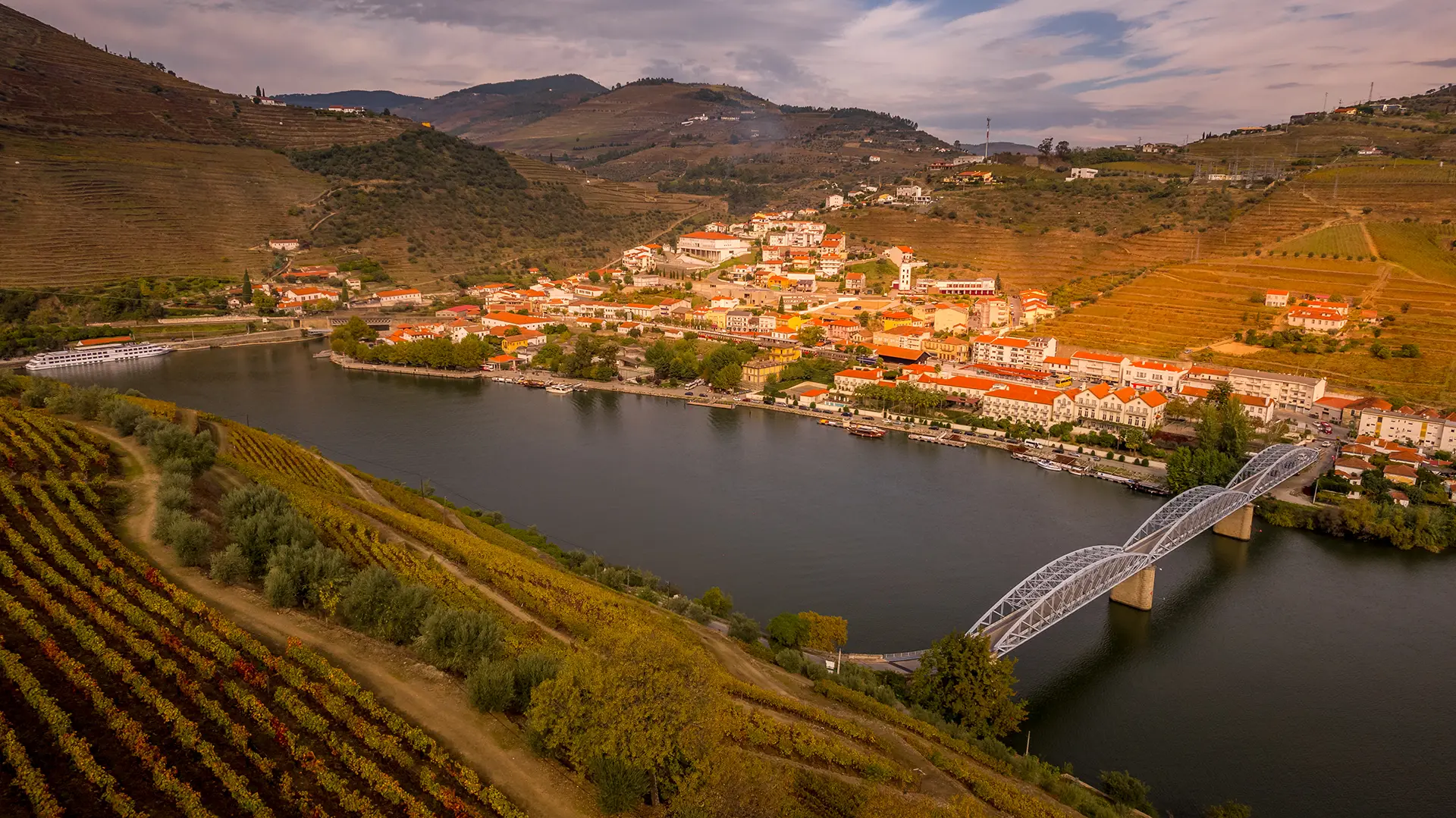 Douro Panorama Valley, Alojamento local no Pinhão, Vistas panorâmicas Douro, Quartos com vista rio, Refúgio tranquilo, Turismo rural